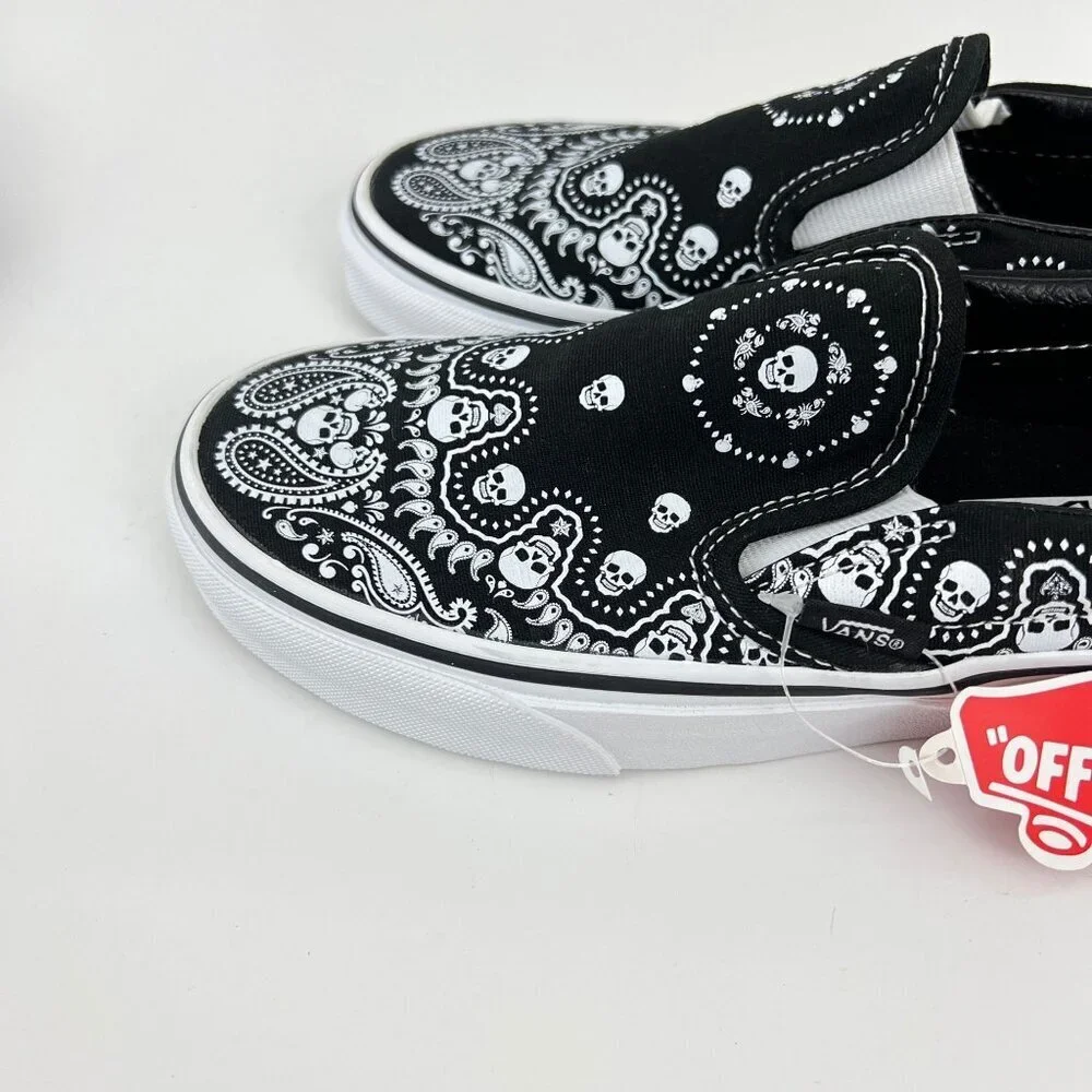 Vans Classic Slip-On Black Bandana Skull  Shoes Sneakers Kids 3.5 W 5 - Picture 3 of 9